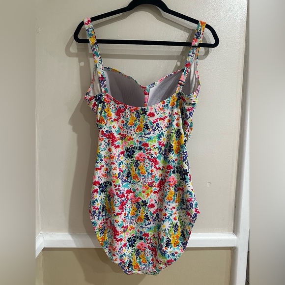 2 Floral design full body swimsuit with matching skirt - Picture 2 of 9